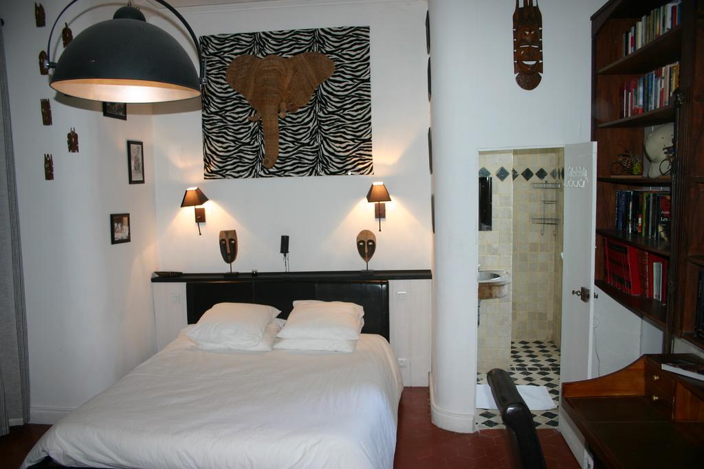 Les Routes Du Monde Bed and Breakfast Saint-Geniès-de-Comolas Habitación foto